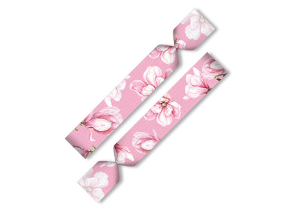 Süßes rosa Twistband-Haargummi mit verspieltem Blumenmuster, ideal als trendiges Accessoire und aufmerksames Kundengeschenk. Erhältlich bei AMGS Group.
