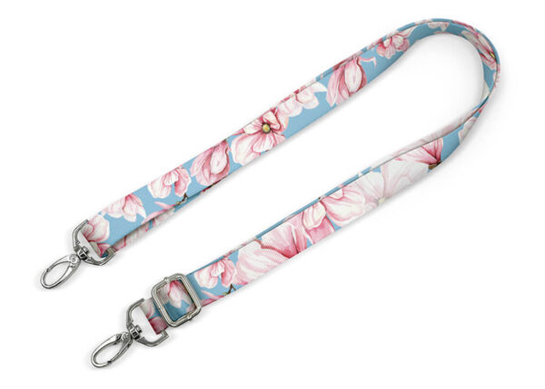 Leichter Polyester-Schultergurt mit Drehkarabinern und brilliantem Druck – perfekt für Taschen, Kamera-Accessoires oder Werbegeschenke. Jetzt bei AMGS Group gestalten lassen.