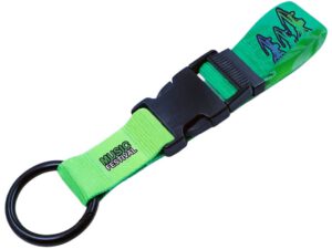 Grünes Schlüsselband mit transparentem Clipverschluss und rundem Ring. AMGS Group.