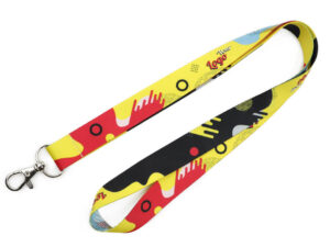 Farbenfroher gelber Polyester-Lanyard mit künstlerischem Muster und "Your Logo"-Aufdruck, ideal für kreative und auffällige Markenpräsentationen. Erhältlich bei AMGS Group.