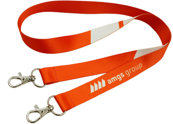 Stabiles intensivrotes Schlüsselband aus Polyester mit Doppelkarabiner, perfekt als markanter und langlebiger Werbeträger. Entdecken Sie das Angebot der AMGS Group.