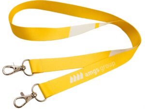 Sonnengelbes Schlüsselband aus Polyester mit Doppelkarabiner und kreativem Design, perfekt für Events und eine funktionale Markenpräsenz. Entdecken Sie das Angebot der AMGS Group.