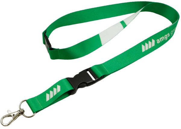 Widerstandsfähiges waldgrünes Schlüsselband aus Polyester, ausgestattet mit doppeltem Verschluss für höchste Sicherheit und ein starkes, nachhaltiges Markenimage. Entdecken Sie das Angebot der AMGS Group.