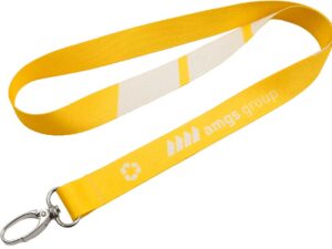 Umweltfreundliches gelbes rPET Schlüsselband mit weißen Streifen, perfekt als personalisiertes und umweltbewusstes Werbegeschenk. Entdecken Sie das Angebot der AMGS Group.