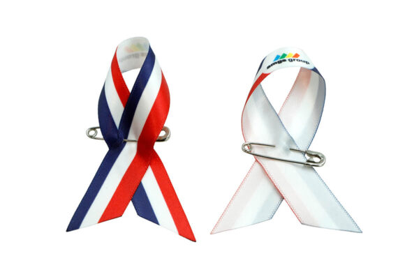 Set aus Satin-Schleifen Awareness Pins in Tricolor und Weiß-Rot, einseitig bedruckt, Hersteller AMGS Group.