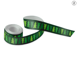 Exklusives grünes Satinband mit geometrischem Tannenbaum-Motiv (Design 2). Stilvolles Accessoire für Unternehmensverpackungen. Hersteller AMGS Group.